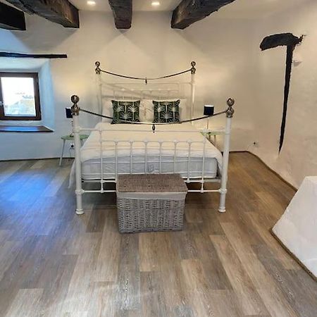 Spacious 1 Bed Home With Shared Pool Champagnac-la-Rivière Екстериор снимка