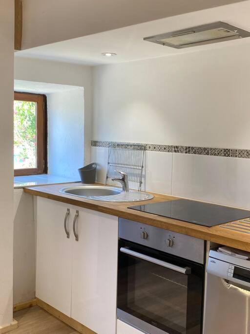 Spacious 1 Bed Home With Shared Pool Champagnac-la-Rivière Екстериор снимка
