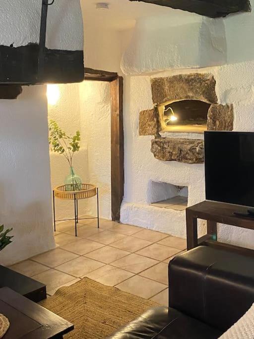 Spacious 1 Bed Home With Shared Pool Champagnac-la-Rivière Екстериор снимка